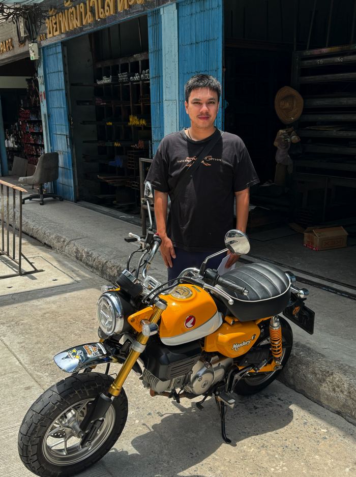 ลูกค้าเช่ามอเตอร์ไซค์ Honda Monkey มารับรถจริงที่ร้าน